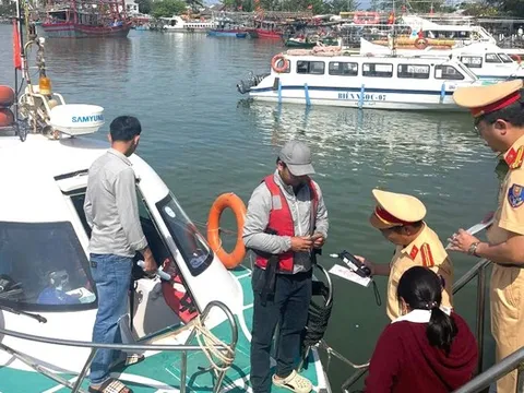 Lặng lẽ giữ bình yên trên sông Hàn