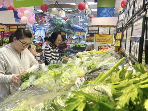 Mùng 6 Tết Bính Ngọ: Thị trường hàng hóa trở lại trạng thái bình thường