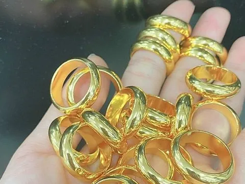 Kịch bản khó chịu nhất của người "đu đỉnh" vàng