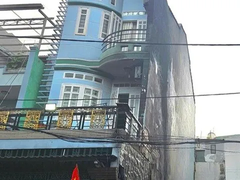 Cháy ở TPHCM, đe dọa 2 căn nhà