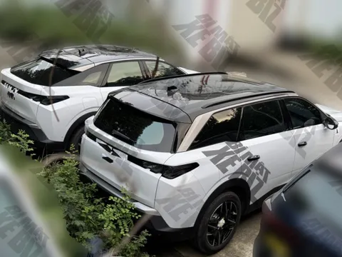 Ảnh thực tế Peugeot 3008 và 5008 thế hệ mới tại Việt Nam: Thiết kế lai coupe độc đáo, dễ dùng động cơ hybrid, chờ ra mắt đấu CR-V