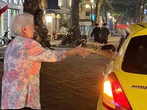 Tình hình mẹ ruột NSND Lê Khanh, Lê Vi