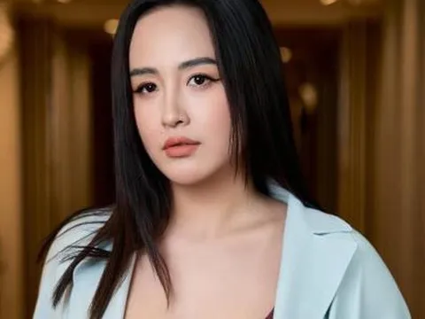 Hoa hậu Việt "đủ đầy" đến mức ngột ngạt