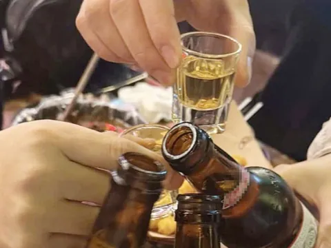 Dấu hiệu cảnh báo cơ thể gặp nguy hiểm sau khi uống rượu, bia cần đề phòng