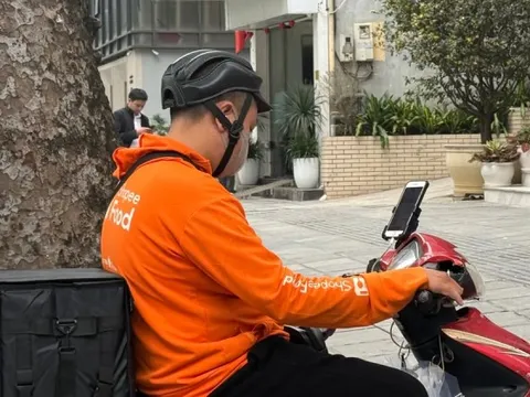 Dịch vụ giao hàng đồng loạt tăng giá, áp dụng 'phụ phí xăng dầu'