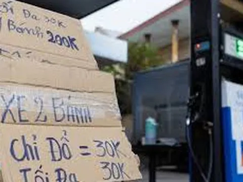 Xử phạt một cây xăng dầu "găm hàng", chỉ bán tối đa 300.000 đồng/lượt