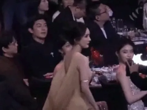 Mỹ nhân đầu tiên sống sót qua 4 lần cấm sóng: Đôi mắt là ngoại lệ quốc gia, nghỉ hát 12 năm vẫn bị đòi album mỗi ngày