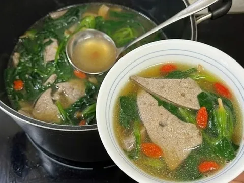 Phụ nữ sau 25 tuổi đừng tiếc công nấu bát canh này: Bổ máu, sáng mắt, da dẻ hồng hào bất ngờ!