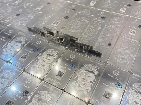 Giá bạc sáng nay giảm 3 triệu đồng/kg