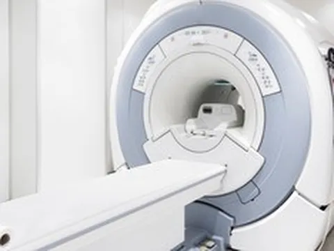 Đi chụp cộng hưởng từ, người đàn ông bị bỏ quên trong máy suốt 6 tiếng