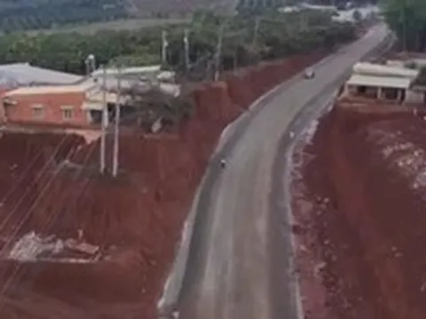 Đồng Nai tổ chức họp, xin lỗi người dân vụ nhà cheo leo khi hạ cốt nền đường