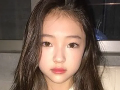 Nhan sắc sau 16 năm của "bé gái đẹp nhất thế giới" gây bão toàn cầu