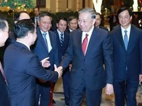 Bộ Chính trị: Hà Nội hướng tới thuộc nhóm các thủ đô hạnh phúc cao trên thế giới