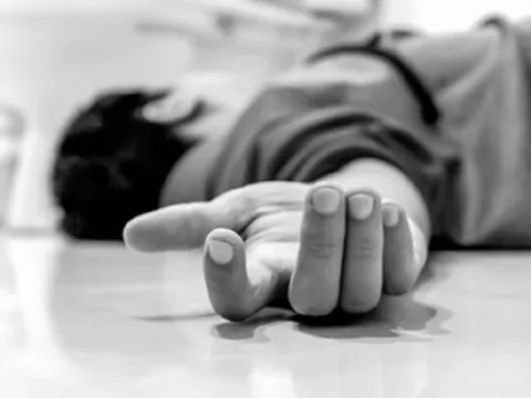 Người đàn ông 51 tuổi đột ngột tử vong sau khi tắm, bác sĩ cảnh báo thói quen “nguy hiểm chết người”