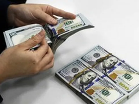 Giá USD chợ đen vượt 27.400 đồng, Ngân hàng Nhà nước tiếp tục hút thanh khoản VND