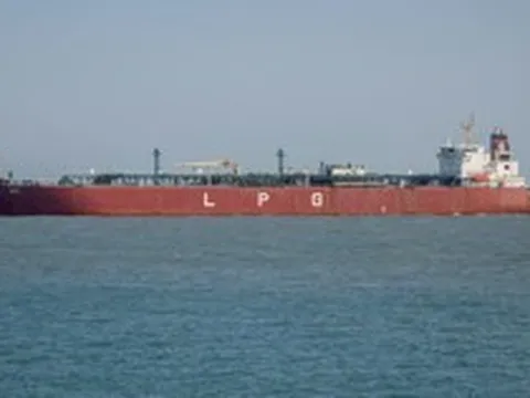 Xác nhận: Hải quân Iran dẫn đường cho tàu của một quốc gia đi qua eo biển Hormuz