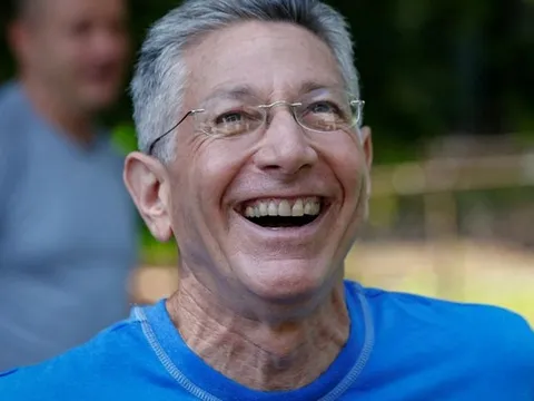 Người đàn ông giữ hơn 600 kỷ lục Guinness là ai mà khiến cả thế giới kinh ngạc?