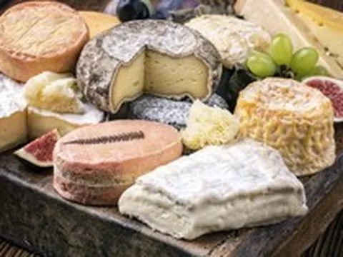 Vì sao người Pháp thích ăn phô mai nặng mùi?