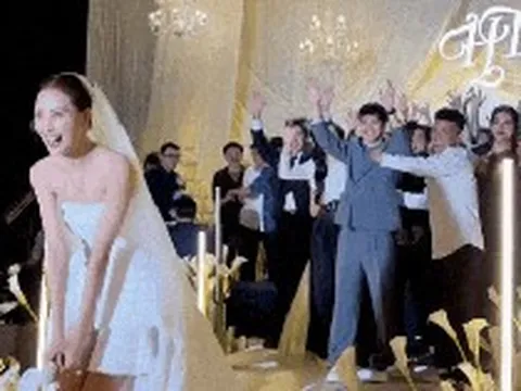 Hành động bất ngờ của Văn Toàn trong đám cưới MC Mù Tạt