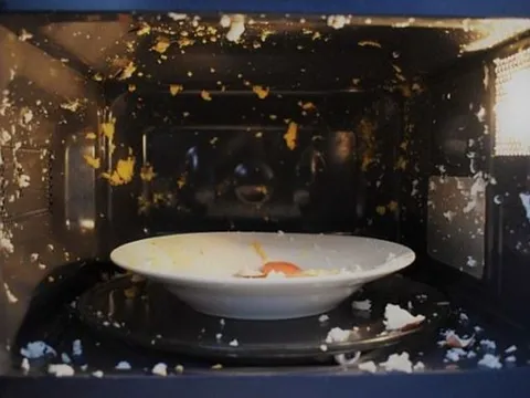 5 loại thực phẩm dễ "nổ tung" trong lò vi sóng, đừng dại dột thử