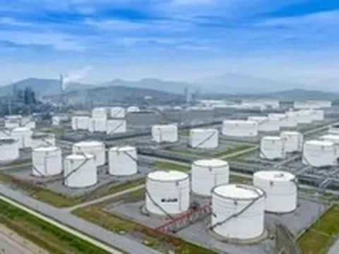 Nhà máy lọc dầu Dung Quất, Nghi Sơn đủ nguyên liệu sản xuất đến hết tháng 4