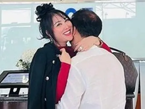 Nữ diễn viên U50 là Phó viện trưởng, được đại gia miền Tây chiều chuộng như công chúa