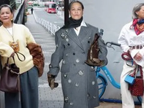 Từ bác sĩ nghỉ hưu đến người mẫu cho sàn diễn cao cấp ở tuổi 71: Người phụ nữ từng chiếm spotlight show Miu Miu là ai?