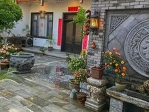 Bỏ phố về quê, người đàn ông cải tạo sân 100m² đẹp suốt 4 mùa: Không cần giàu vẫn sống an yên