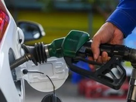 Đề xuất miễn thuế xăng, dầu, nhiên liệu bay đến 30/6/2026