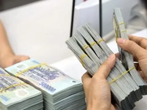 Cuộc đua lãi suất tiết kiệm chưa hạ nhiệt, lãi suất chạm mốc 10%