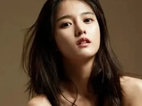 Nữ diễn viên Hàn Quốc ăn phở, uống cà phê đường tàu ở Hà Nội