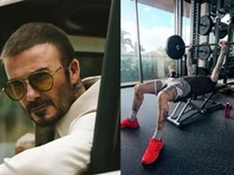 David Beckham cởi trần khoe body 6 múi "khét lẹt" tuổi 50, nhan sắc chấp cả thời gian