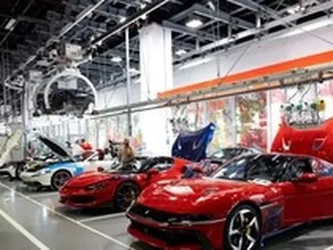 Hàng loạt xe sang bị mắc kẹt do xung đột ở Trung Đông