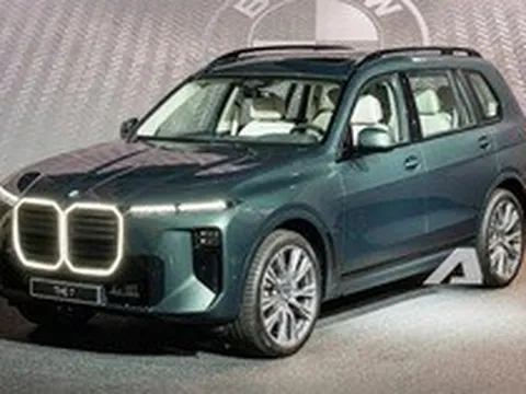 BMW X7 bản điện lộ diện: Thiết kế không quá dị như đàn em, có thể chạy tới 800km/sạc, mạnh hơn nhiều siêu xe