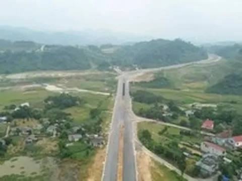 Hình ảnh tuyến đường nghìn tỷ phục vụ xuất nhập khẩu qua Lào Cai chuẩn bị thông xe