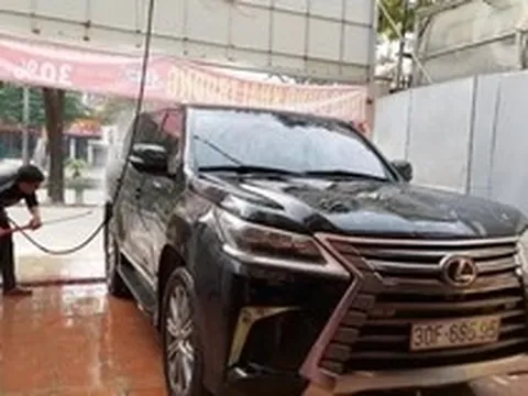 Giá rửa xe ô tô, xe máy ở Hà Nội bất ngờ tăng 30-40%