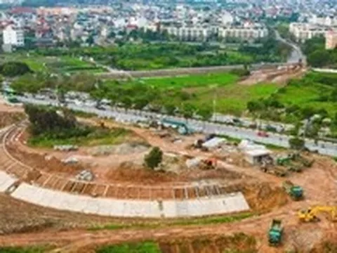 Nhộn nhịp thi công trên công trường thoát nước nghìn tỷ ở Long Biên