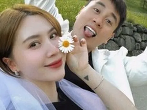 Kiên Hoàng "gia đình Cam Cam" tậu Mercedes, rồi đến Porsche từ trước 2022, bộ YouTuber "kiếm tiền ác" vậy hả? Chính chủ lên tiếng