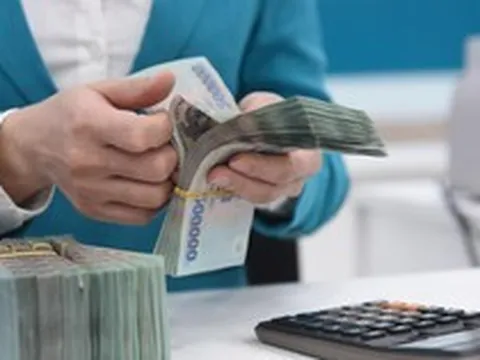 Ngay sau cuộc họp với Thống đốc, một ngân hàng thông báo giảm 0,5%/năm lãi suất huy động trên loạt kỳ hạn