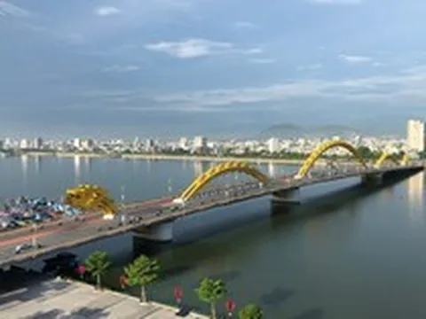 Lần đầu tiên trong lịch sử, Việt Nam sở hữu một công trình vừa giành giải thưởng kỹ thuật danh giá nhất thế giới, vừa lập kỷ lục Guinness, có thể phun lửa, phun nước giữa đô thị