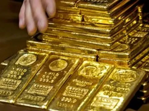 Giá vàng hôm nay (13/4): Đầu tuần, giá vàng thế giới rơi thẳng đứng, vàng miếng SJC và nhẫn giảm sâu