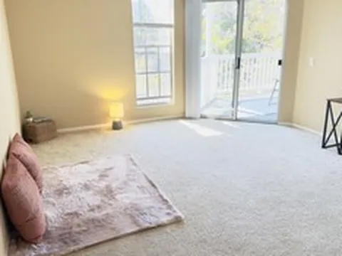 Từ bỏ gần như mọi thứ, cô gái khiến nhiều người sốc vì số tiền tiết kiệm khó tin