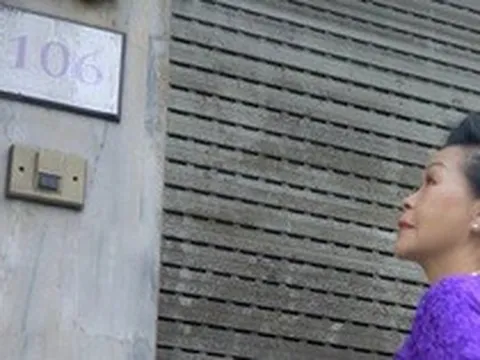 Khánh Ly đứng trước nhà 106 Hàng Bông: "Chẳng có ai ra mở cửa cho tôi cả"