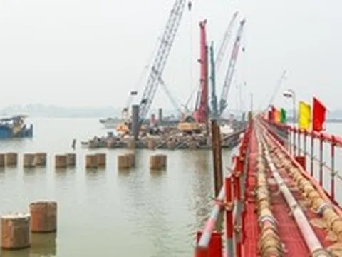 Cận cảnh công trường cầu Thượng Cát 8 làn xe vượt sông Hồng