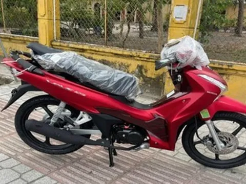 Honda Wave 125i có gì mà giá đắt gấp đôi Honda Future FI?