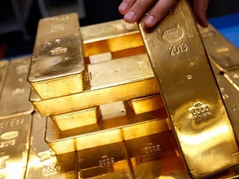 Giá vàng chiều nay (15/4): Giá vàng đảo chiều liên tục, khách bán vàng tăng đột biến