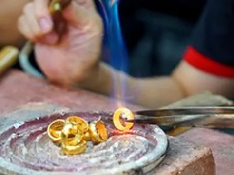 Băn khoăn với đề xuất vay vàng trong dân