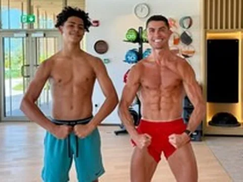 Ronaldo và con trai sắp đá chung một CLB, kỷ lục chưa từng có trong lịch sử bóng đá