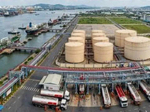 Doanh nghiệp đề xuất đầu tư kho xăng dầu dưới 5.000m3 tại vị trí tiếp giáp mặt nước, gần cửa biển: Chủ tịch UBND tỉnh nói gì?