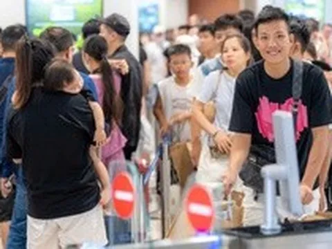 Giá vé máy bay tăng cao, khách bay dịp 30-4 vẫn tăng tới 15%